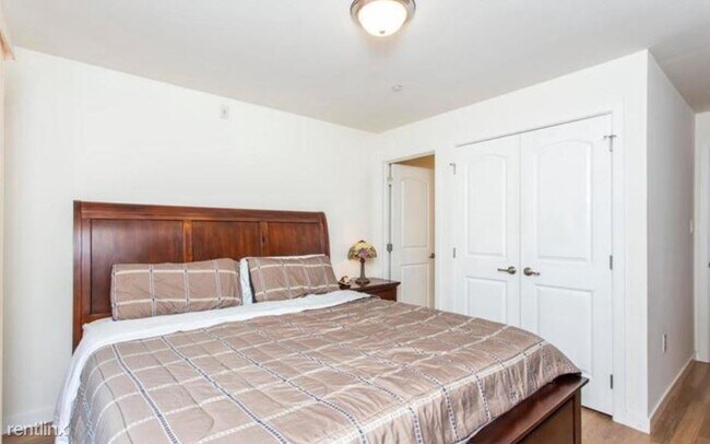 Foto del edificio - 2 br, 2 bath Triplex - 3104 North Broad St...