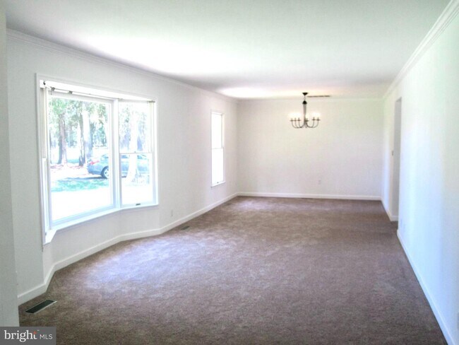 Foto del edificio - 25685 Edgeview Rd