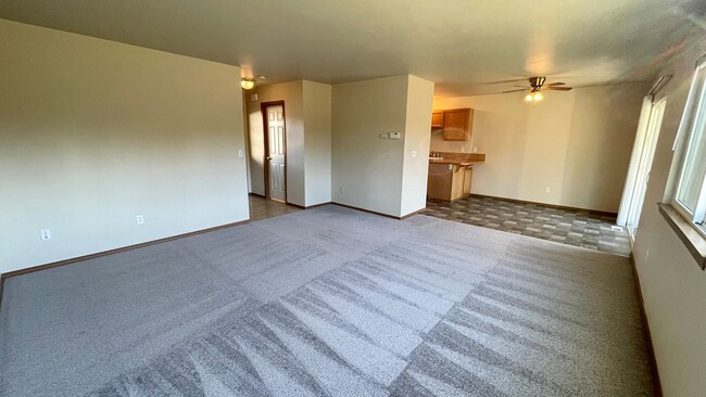 Building Photo - 725-727 Crystal Springs