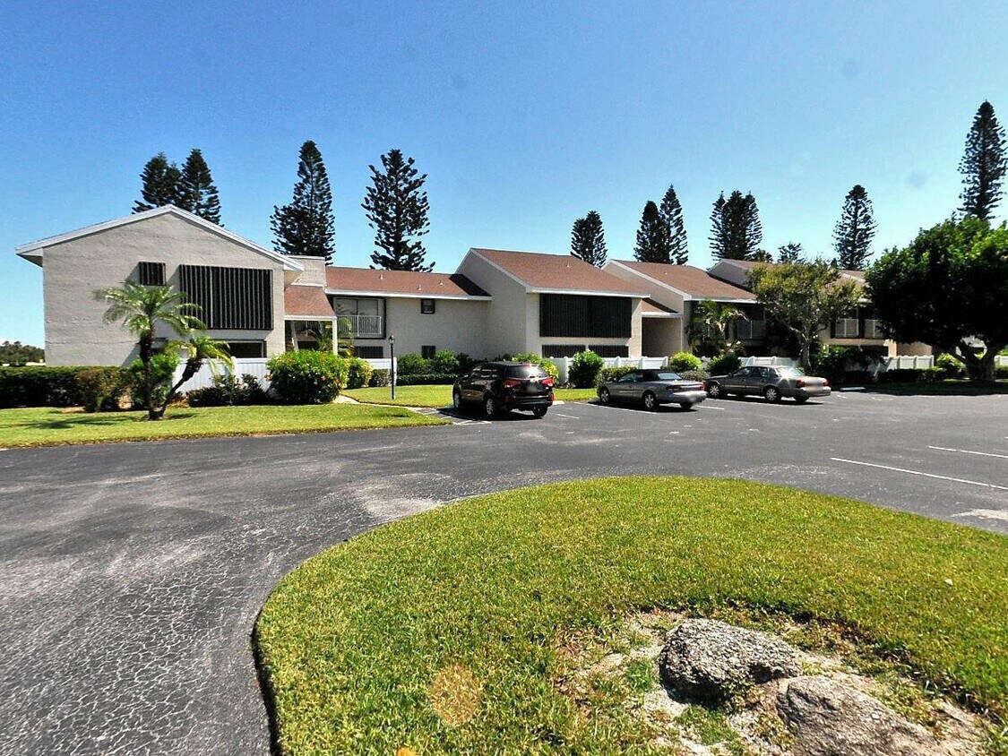 3218 S Lakeview Cir Unit 7204, Fort Pierce, FL 34949 Condo for Rent