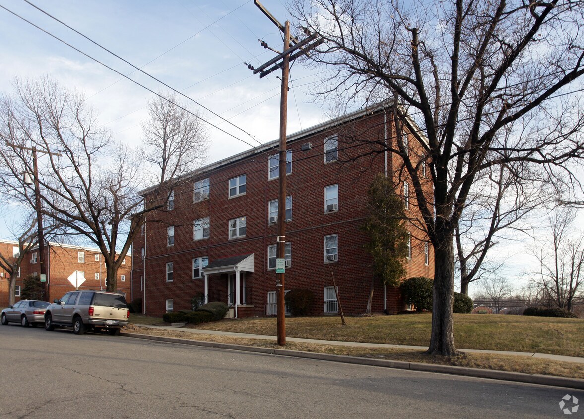 Foto principal - 5601 2nd St NE