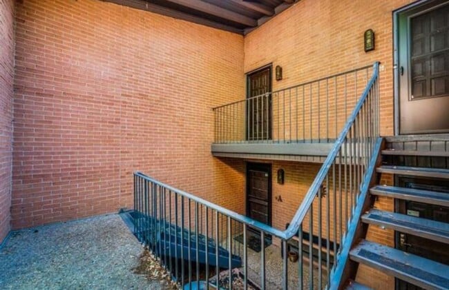 Walk up to unit - 500 E Avenue J