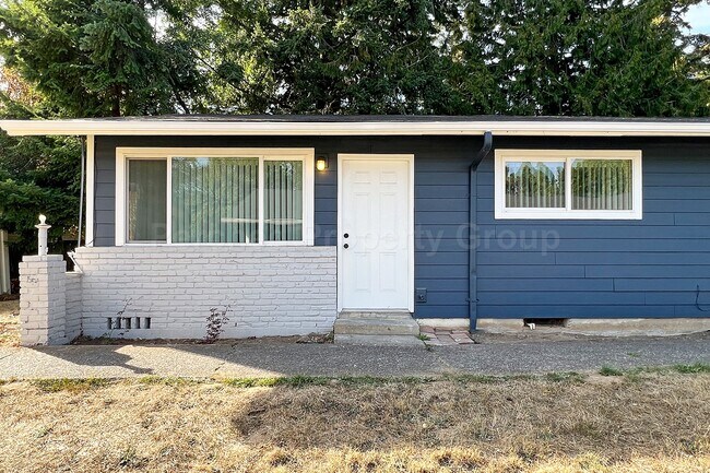 Building Photo - 15533 NE Glisan St