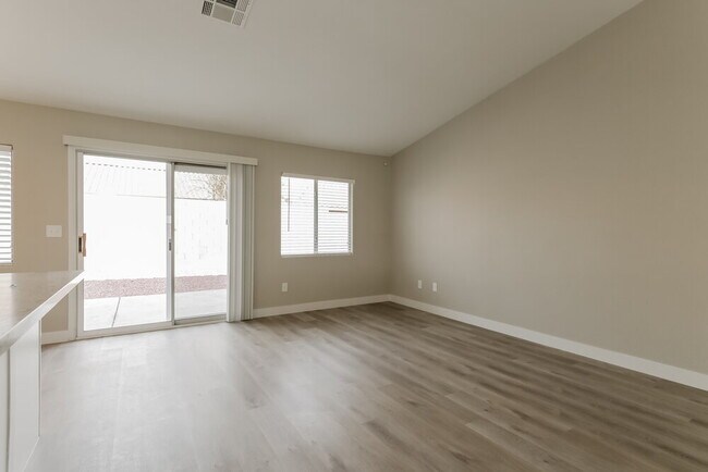 Foto del edificio - 1212 Autumn Ridge Cir