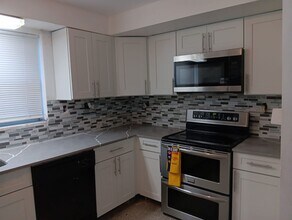 Building Photo - 2630 SW 49th Ct