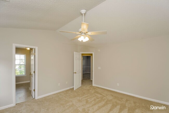 Building Photo - 3605 Thornwood Dr