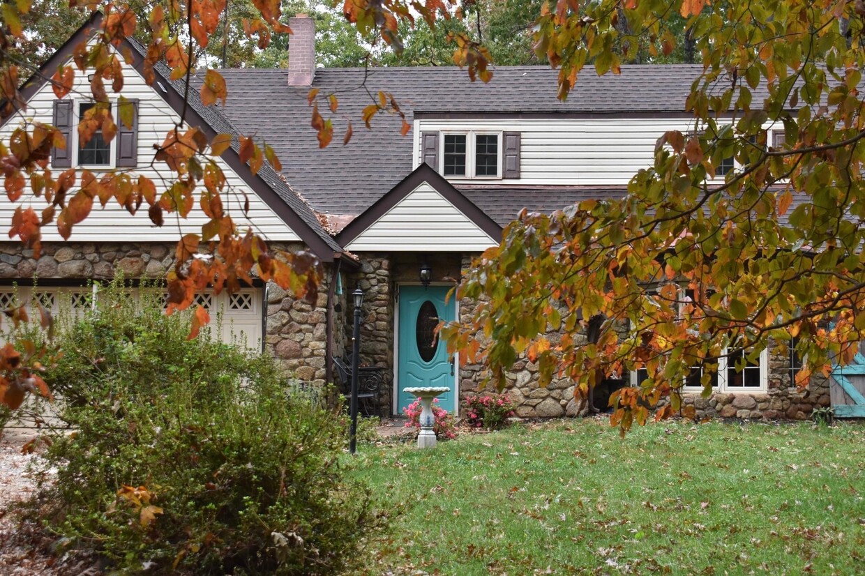 Primary Photo - 500 Stonegate Ln