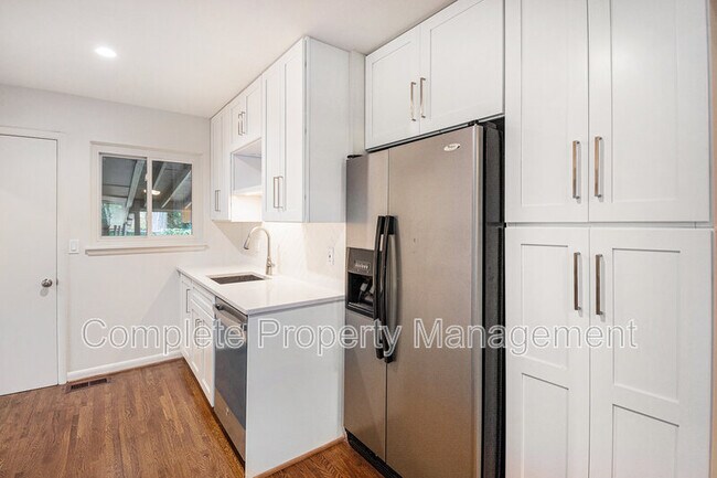 Foto del edificio - 545 Edgecrest Dr