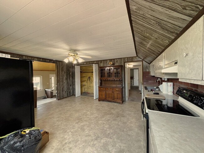 Foto del edificio - MOVE IN SPECIAL! 3-Bedroom Home in Parklan...