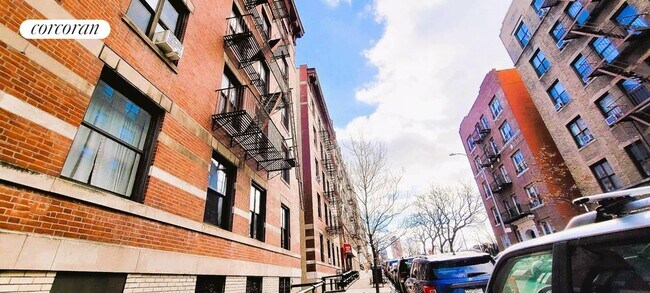 Foto del edificio - 75 Cabrini Blvd