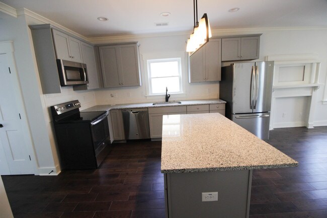 Building Photo - Renovated Duplex! : Price Reduced!