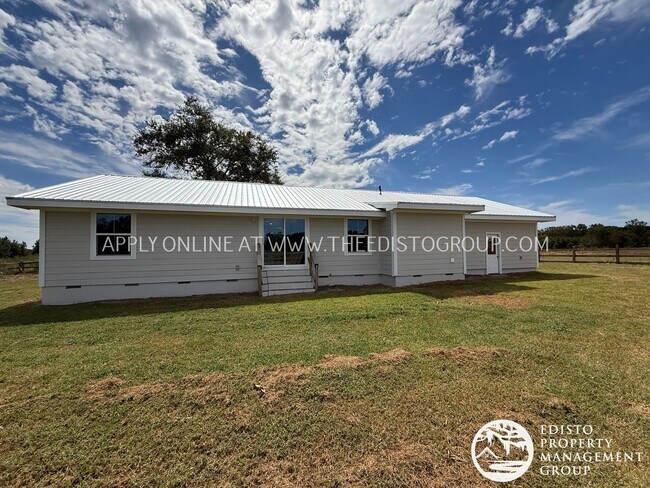 Foto del edificio - Remodeled Country Home with Privacy, Stora...