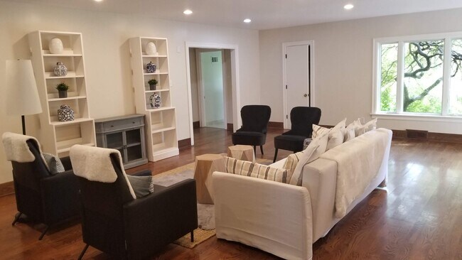 Foto del edificio - 256 Shady Ln