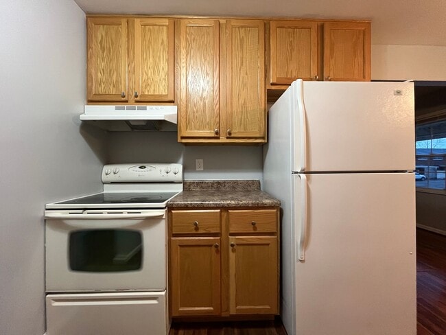 Building Photo - Check out this spacious 2 Bed/1.5 Bath