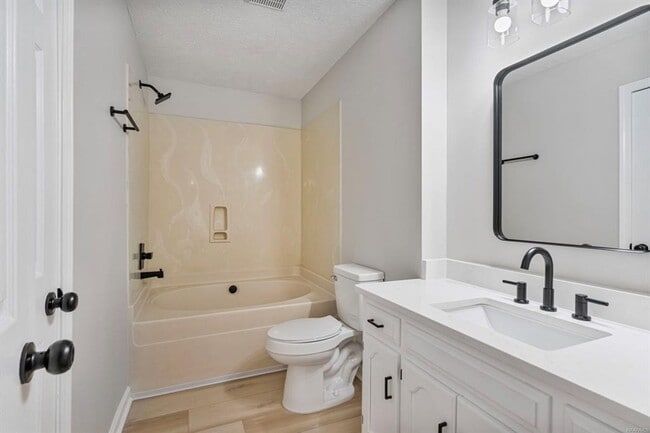 Building Photo - Spacious 3BR/2BA Home In Montgomery, AL