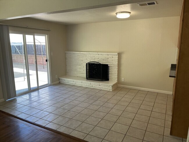 Building Photo - 4 Bedroom Tara Hills Home for Rent