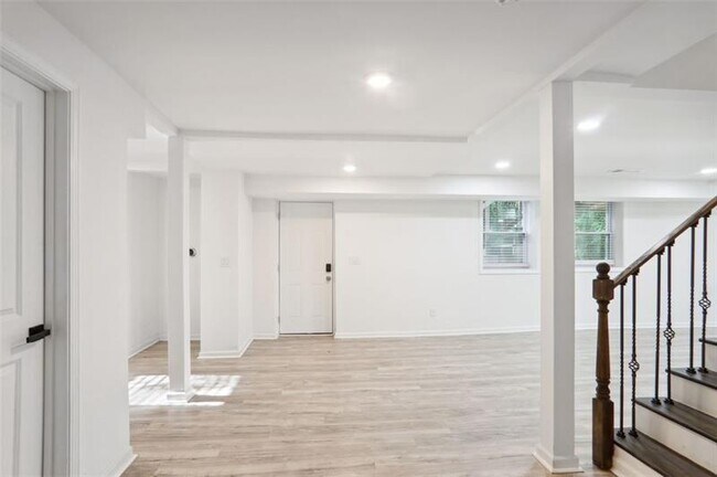 Foto del edificio - 2533 Kelly Lake Rd