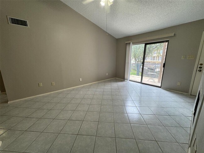 Building Photo - 7128 N Holiday Dr