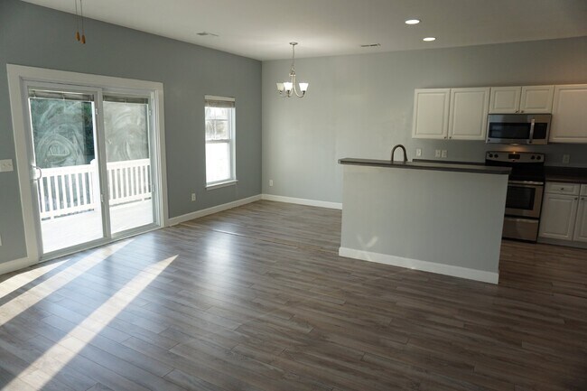 Building Photo - 3BR/2.5BA in Coral Ridge The Villas minute...