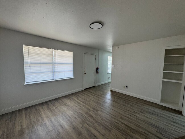 Foto del edificio - 611 Sunset Ln