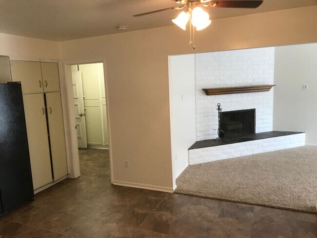 Foto del edificio - 11221 Campbell Ave