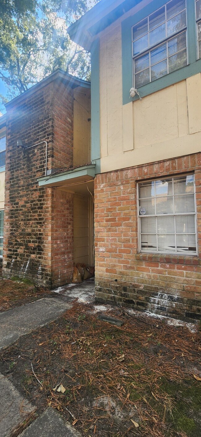 Building Photo - 12307 W Village Dr