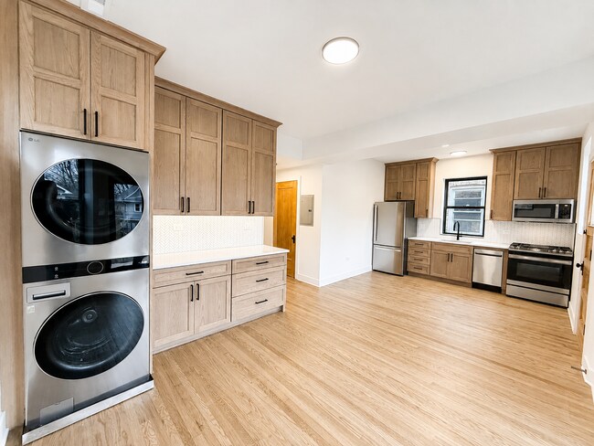 Foto del edificio - 3807 N Lawndale Ave
