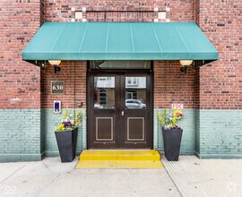 Building Photo - 630 N College Ave
