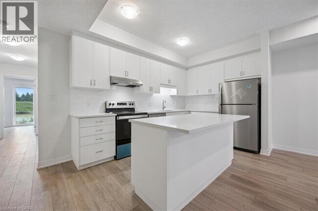 Building Photo - 133 REVERIE Wy