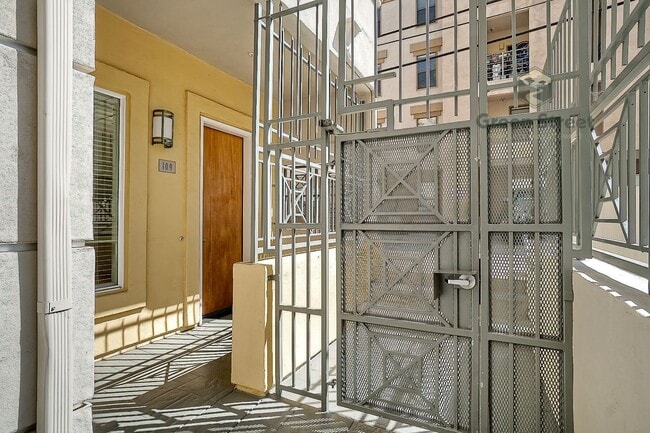 Building Photo - 4057 1st AvenueUnit 109