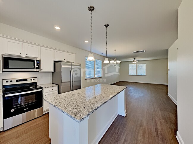 Foto del edificio - 215 Stowe Rd