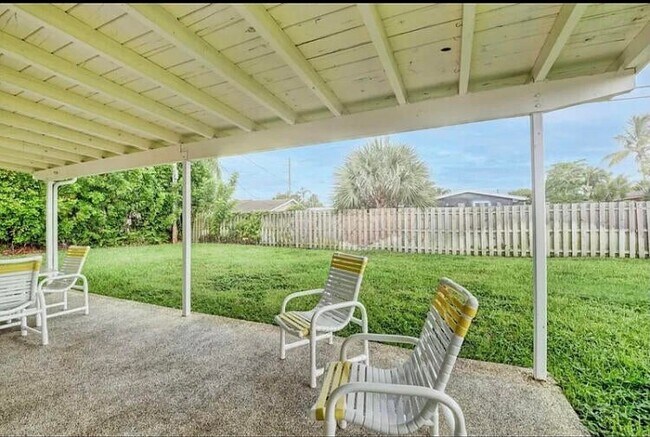 Building Photo - 214 SW 3rd St