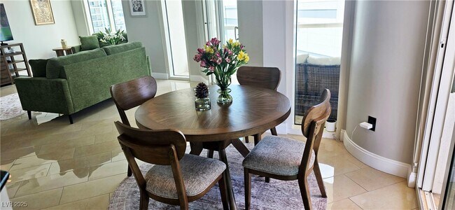 Foto del edificio - 2747 Paradise Rd