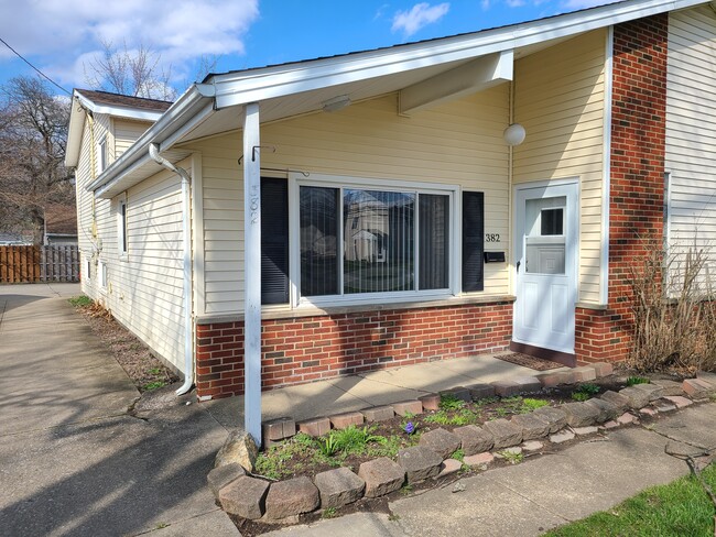 Building Photo - 382 Sprague Rd