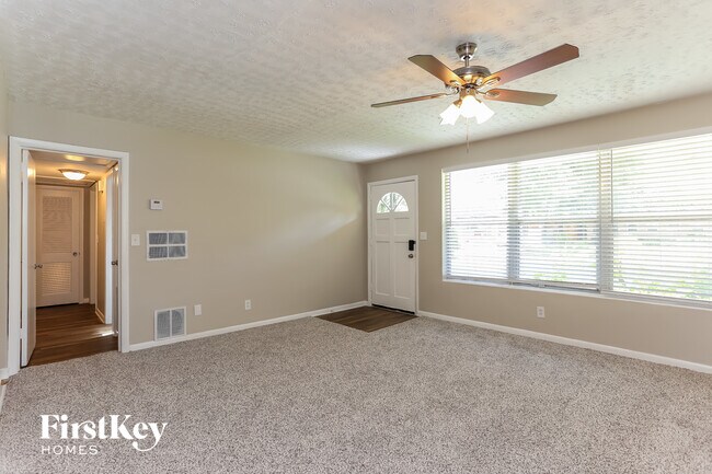 Building Photo - 2517 Columbine Dr N