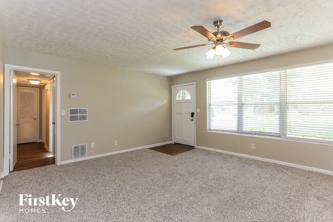 Foto del edificio - 2517 Columbine Dr N