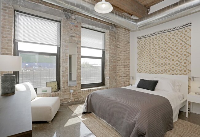 Building Photo - 1527 W 15th St