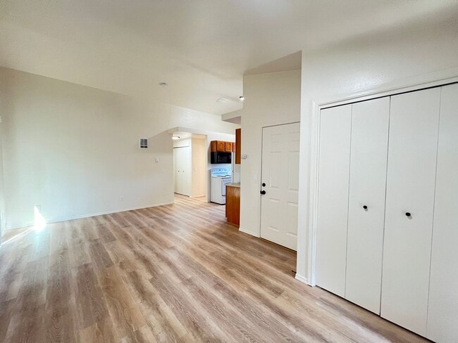 Building Photo - Newly Remodeled Home