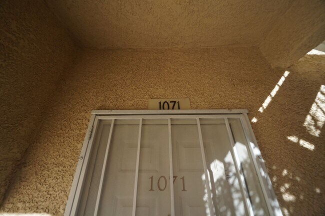 Foto del edificio - SHOWINGS AVAILABLE NOW