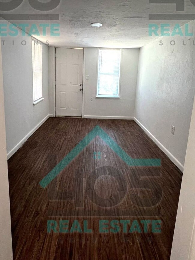 Building Photo - 2125 SW 26th St