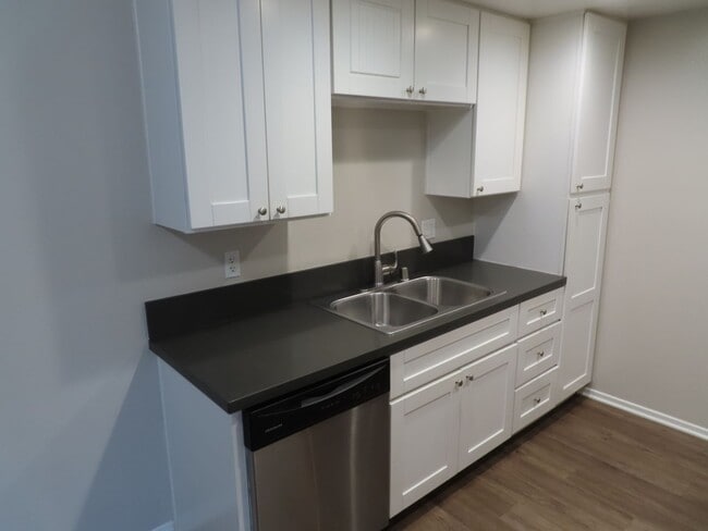 Building Photo - Renovated One Bedroom Condo in Mira Mesa w...