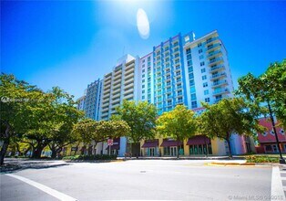 Building Photo - 3000 Coral Wy