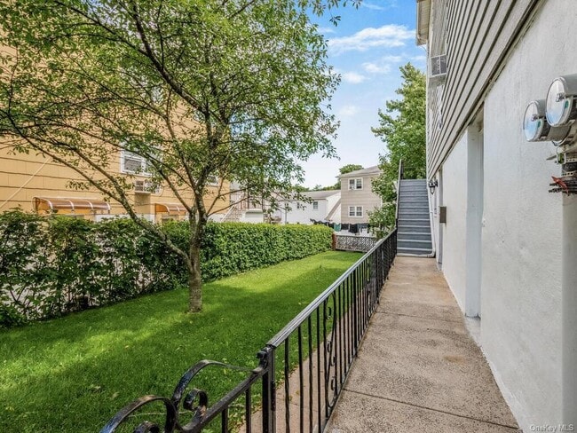 Building Photo - 2 Bryn Mawr Pl