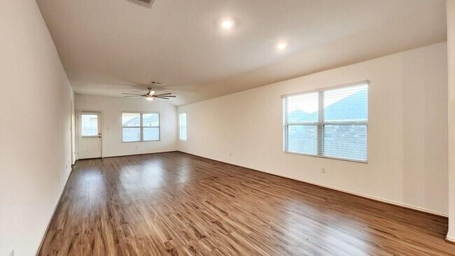 Building Photo - 5831 San Savino Dr