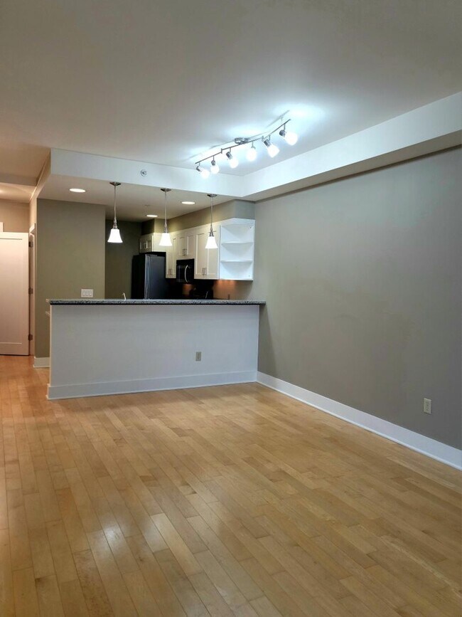 Building Photo - 1 Bedroom Harborside Condo
