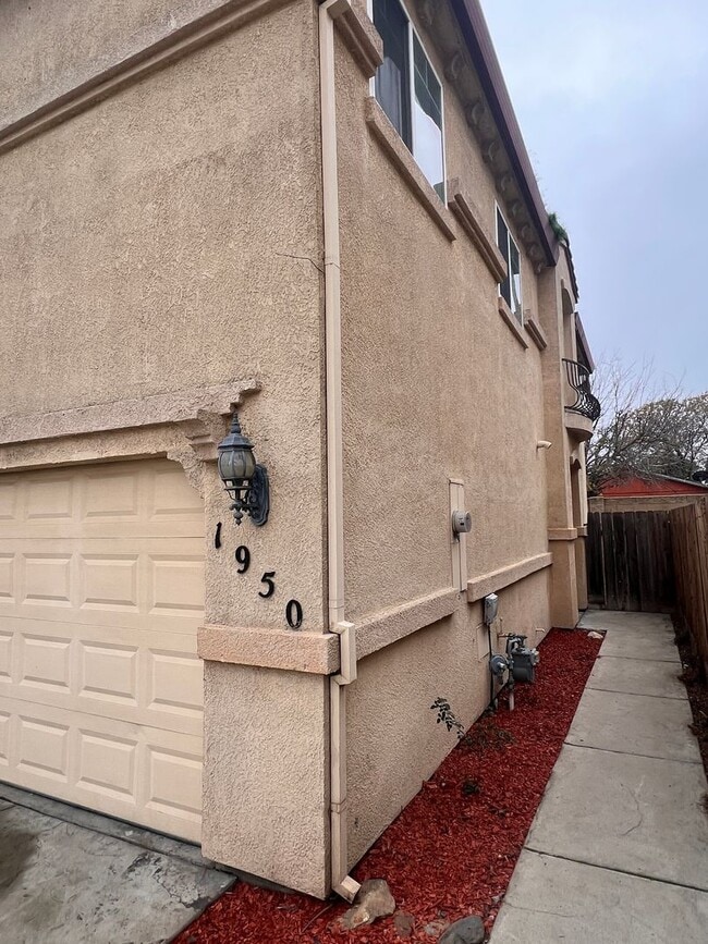 Large Two Story Home Recently Remodeled Available NOW - Large Two Story Home Recently Remodeled Available NOW