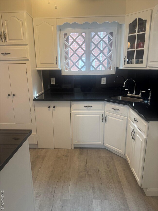 Foto del edificio - 2148 E 69th St