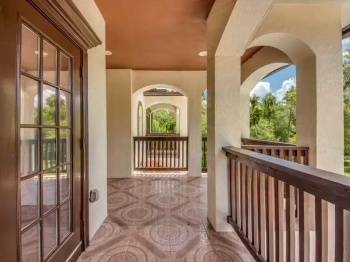 Primary Photo - 4 Bedroom, 2 living rooms, 4 full baths, w...