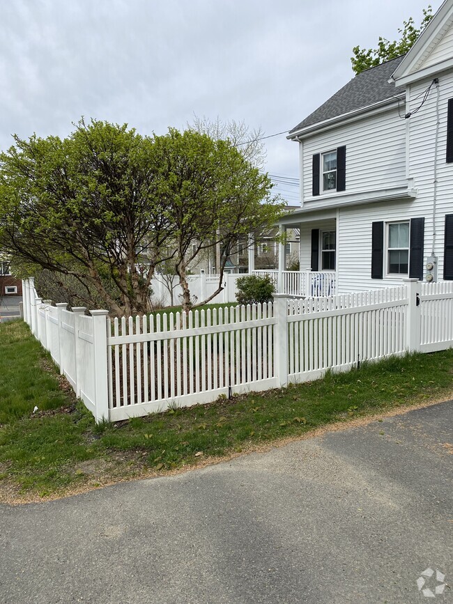 Front with fenced yard - 33 N Main St