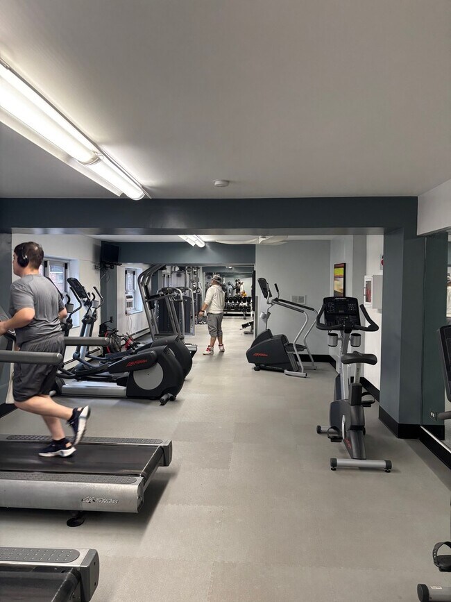 Foto del edificio - 4970 N Marine Dr